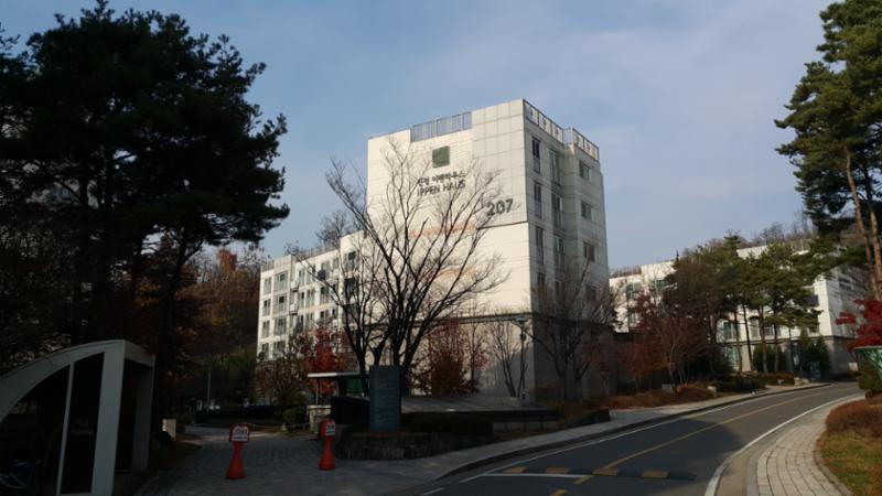 내부에서 바라본 207동 전경 입니다