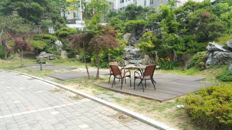 단지 내에서 즐겁고 여유로운 시간을 보낼 수 있는 쉼터 공간이에요