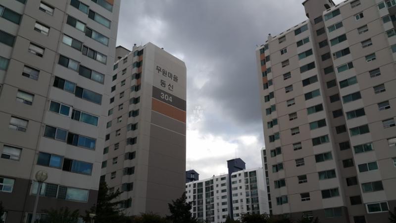 무원3단지동신아파트 304동 단지전경 모습이에요