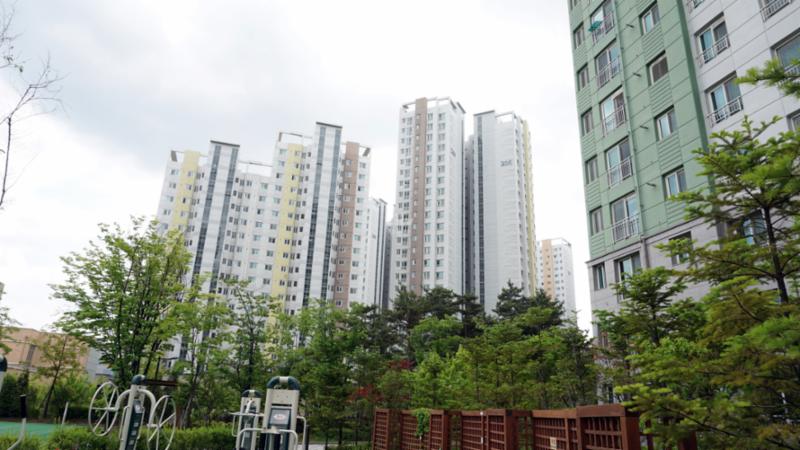 서초힐스 총 주차대수는 1,274대로 세대당 주차대수는 1