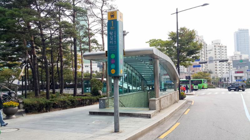 단지에서 이용 가능한 지하철 왕십리역 입니다