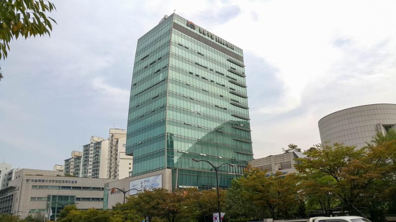 주민들의 다양한 민원 처리와 접수를 담당하는 공공시설 성동구청이 위치해있습니다