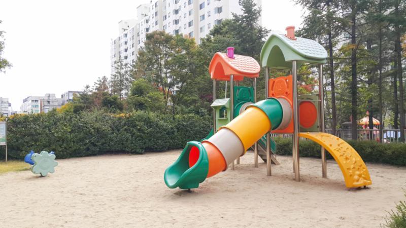 단지 내 놀이터예요