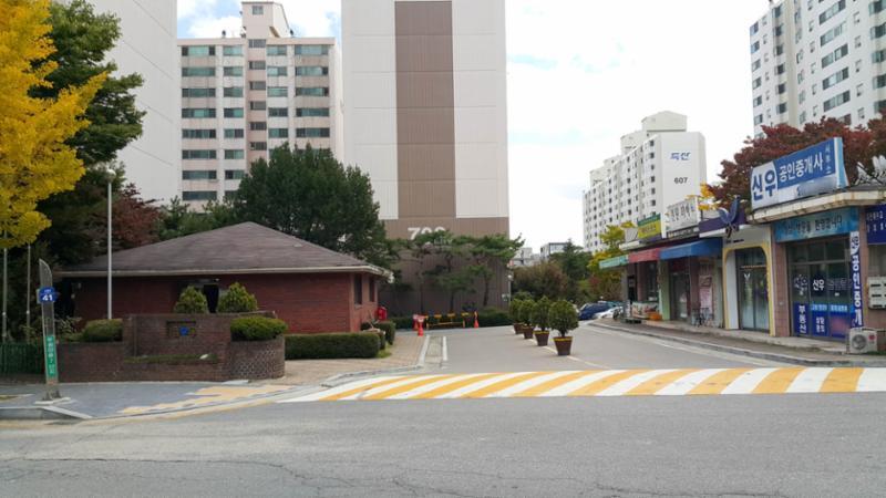 무원7단지신우아파트 정문이에요