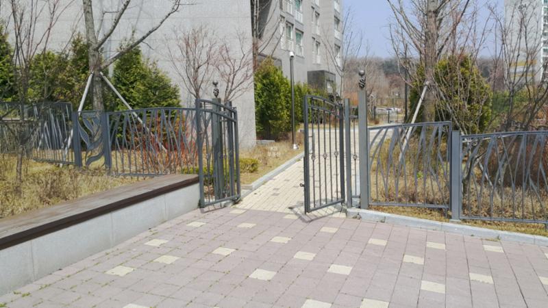한강신도시푸르지오 단지 후문이에요