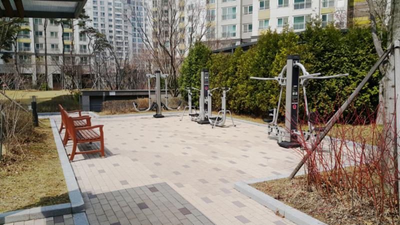단지 내에 위치한 주민운동시설이에요