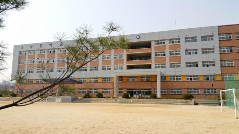 단지 주변에 학교가 위치하여 있습니다