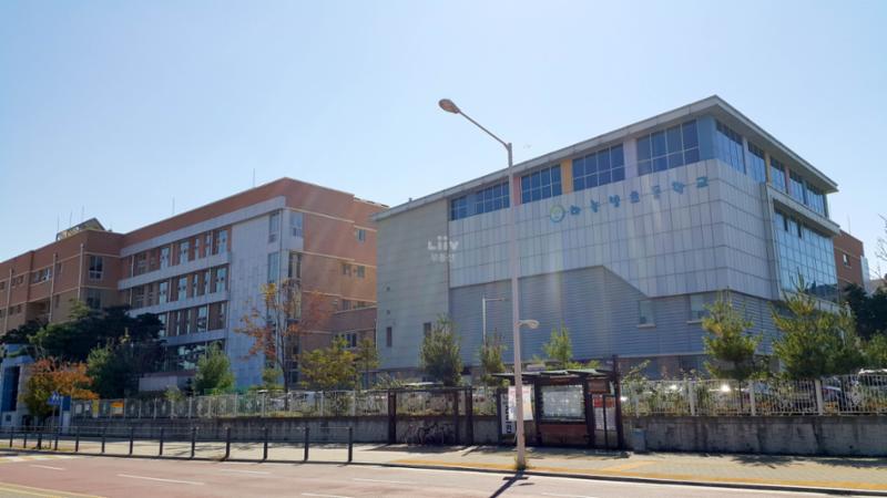 단지에서 배정되는 하늘빛초등학교 입니다