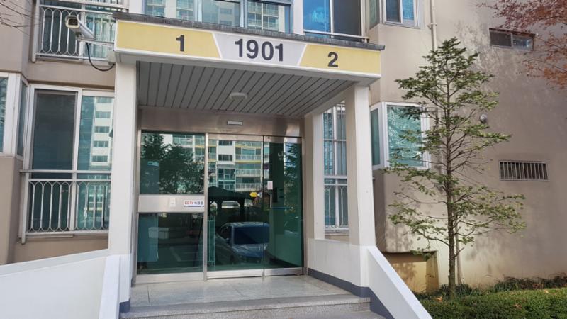 햇빛19단지공무원 1901동 1층 공용현관이에요