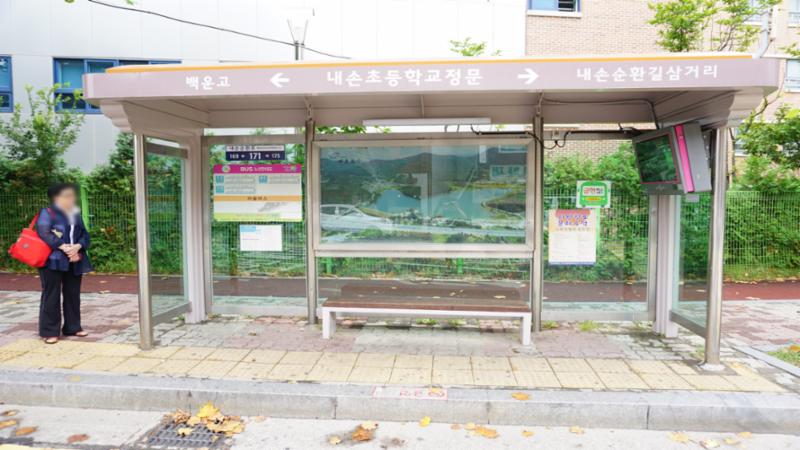 단지 주변 버스정류장 입니다