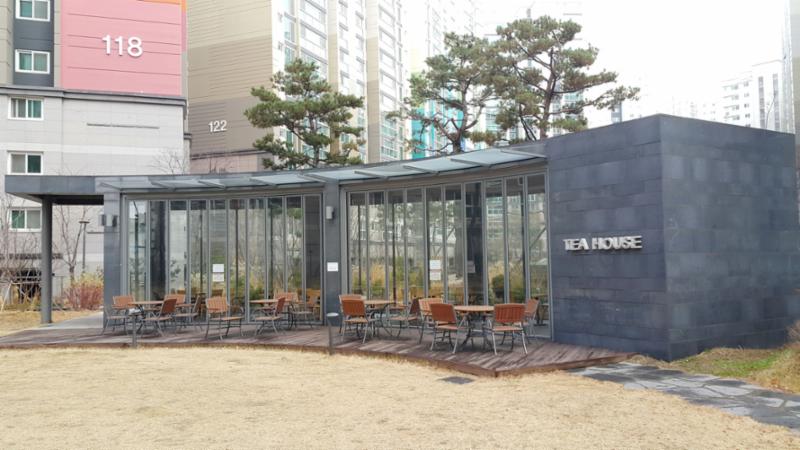 단지 내에서 즐겁고 여유로운 시간을 보낼 수 있는 쉼터 공간이에요