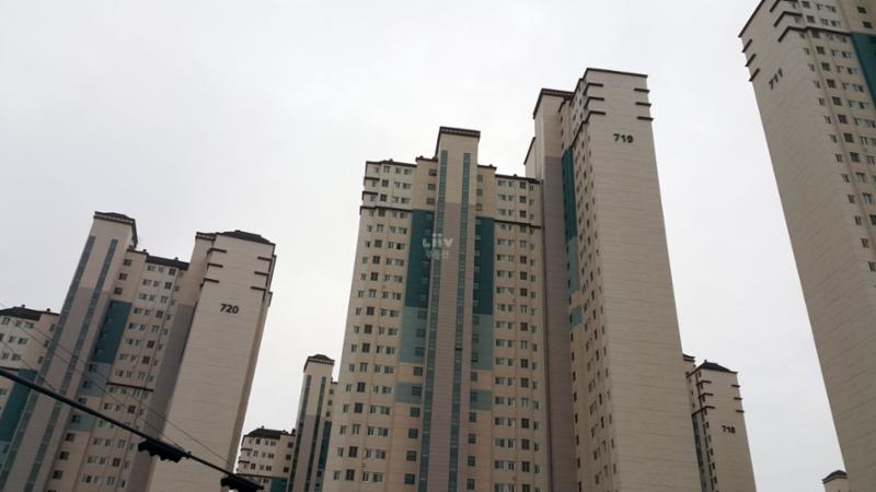 아파트 전경 모습이에요