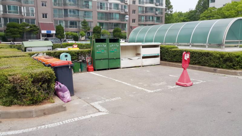 입주민들의 생활편의를 위하여 재활용 분리수거장을 야외에 별도로 설치하여 편의를 높였으며, 단지를 깨끗하게 관리할 수 있어요