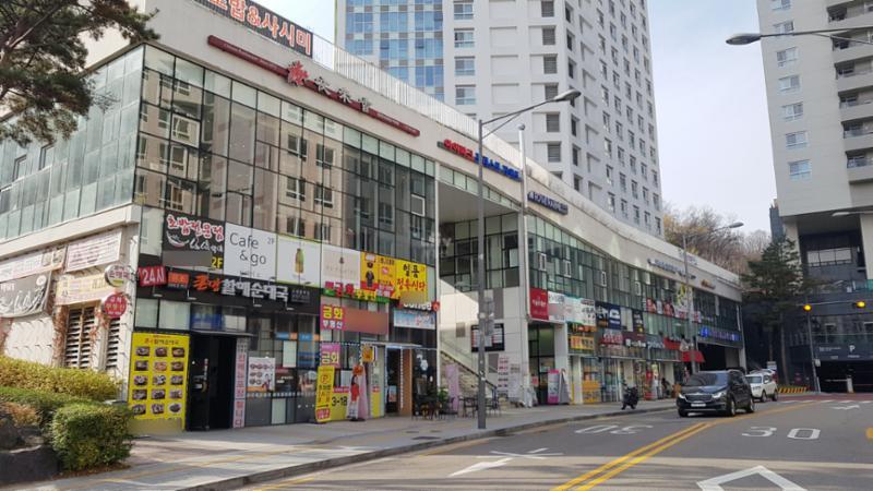 아이파크포레스트게이트의 단지 내 상가에요