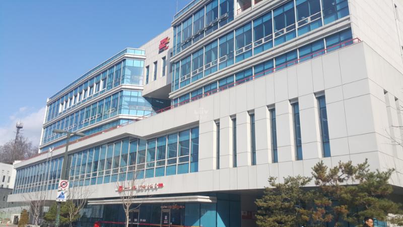 단지 인근에 위치한 우체국입니다