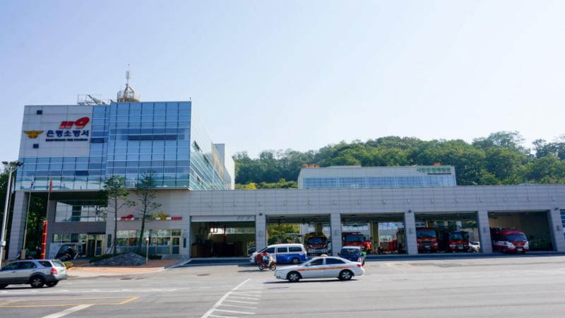 단지 주변에 소방서가 가까이에 위치해 있어 화재발생 시 좀 더 안전하고 빠른 대처가 가능하기 때문에 큰 사고를 줄일 수 있습니다
