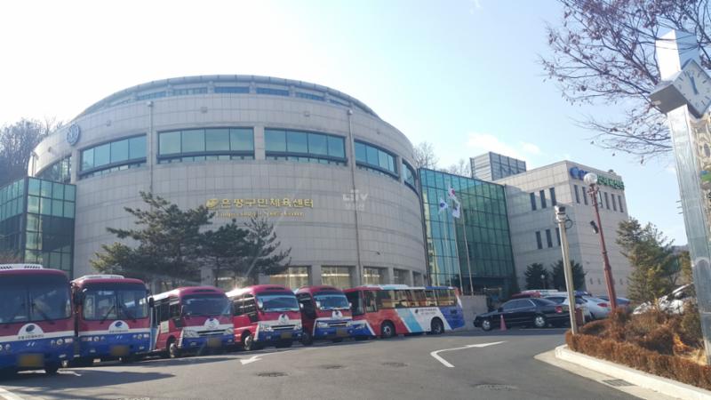 단지 주변으로 체육시설이 위치해 있습니다