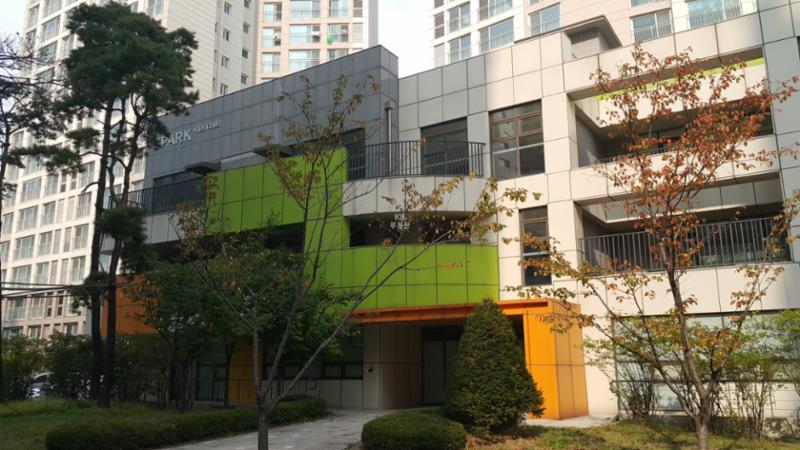 단지 내 각종 커뮤니티시설로  키즈클럽이 설치되어 있어요