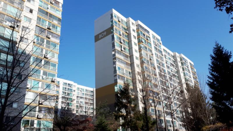 아파트 전경이에요