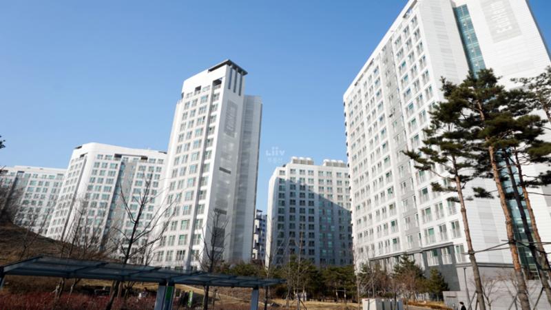 동간 거리가 넓어 프라이버시가 보호되는 단지 전경이요