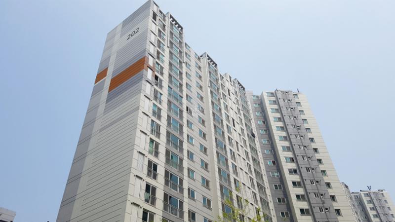 최저 9층~최고 32층 32개 동으로 조성된 대단지에요