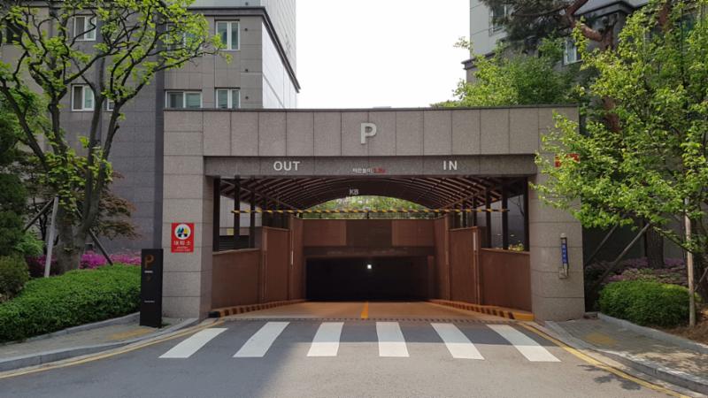 단지 내 주차장출입구에요