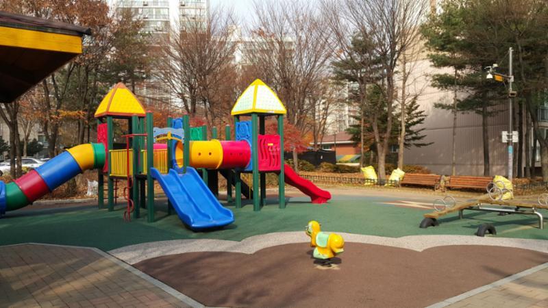 아이들의 상상력과 호기심을 일깨워주는 어린이놀이터에요
