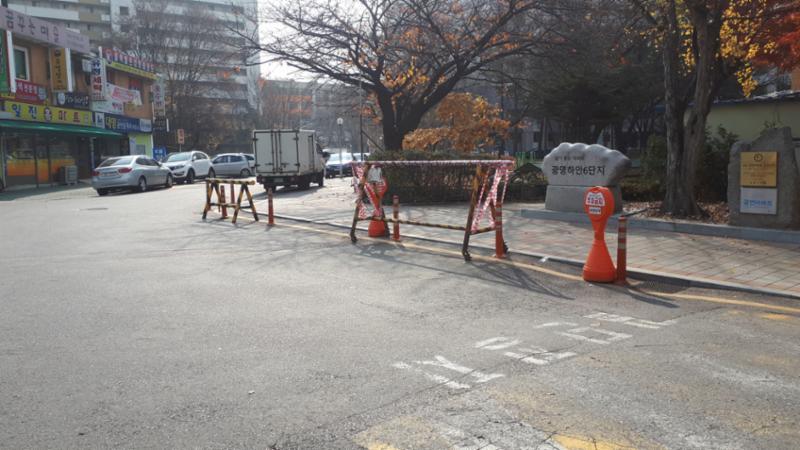 단지 내 상가가 있는 주공6단지 정문 입구에요