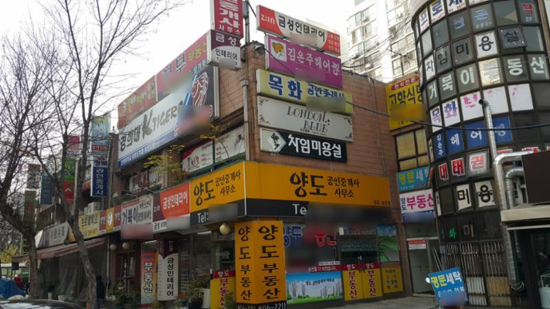 단지 내 상가가 배치되어 있고 다양한 업종의 상가들이 입점해 입주민들이 멀리 가지 않아도 편리하게 이용할 수 있도록 신경 쓴 모습이에요