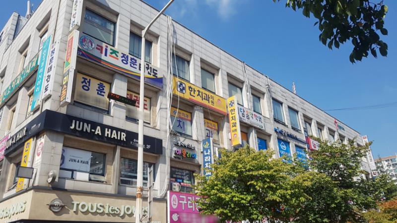 단지 내에 위치한 상가 모습이에요