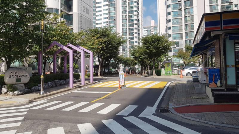 인창2단지주공아파트 정문이에요