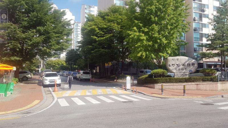 인창동 인창4단지주공아파트 정문이에요