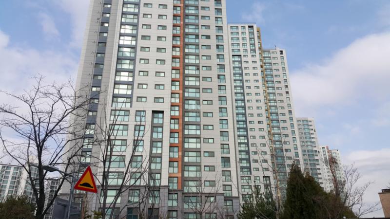 총 826세대, 8개 동으로 구성된 영등포아트자이 단지전경이에요