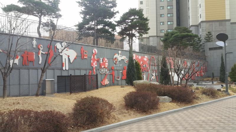 아기자기하게 꾸며진 단지 내 조경물이에요