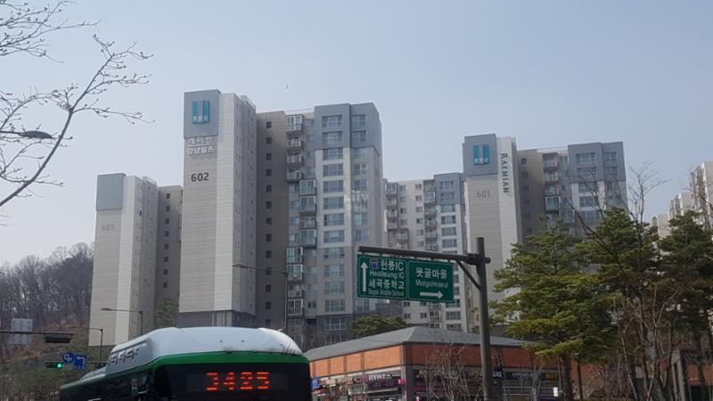 깔끔하고 세련된 래미안강남힐즈 전경이에요