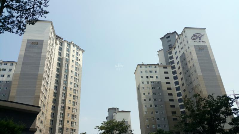 단지만의 특별한 외관 디자인으로 품격있고 고급스러움이 느껴지는 단지 모습이에요
