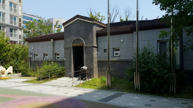 아파트 단지 내 위치한 어린이집이에요