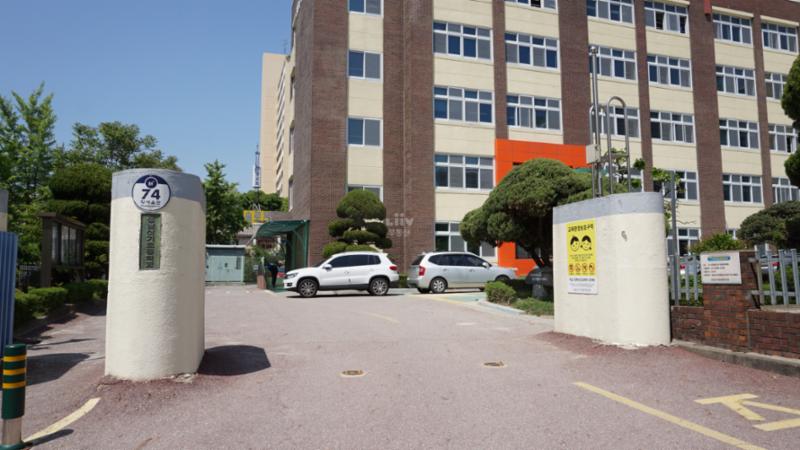 단지 주변으로 배정학교인 신기초등학교가 있습니다