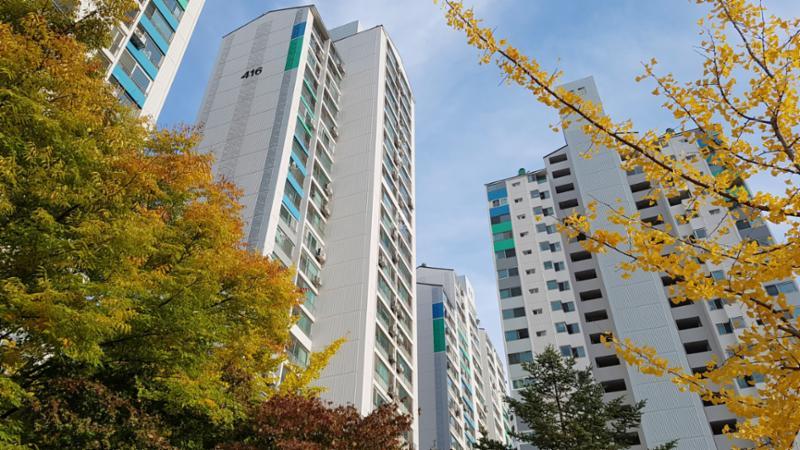 단지 내 쾌적한 조경환경과 다양한 편의시설이 마련되어 있어 주거의 편의성을 높였어요