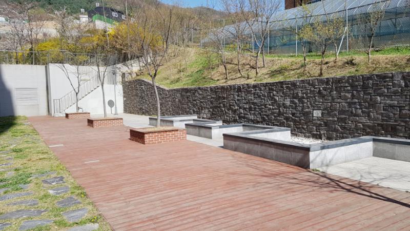 단지 내 공원이에요