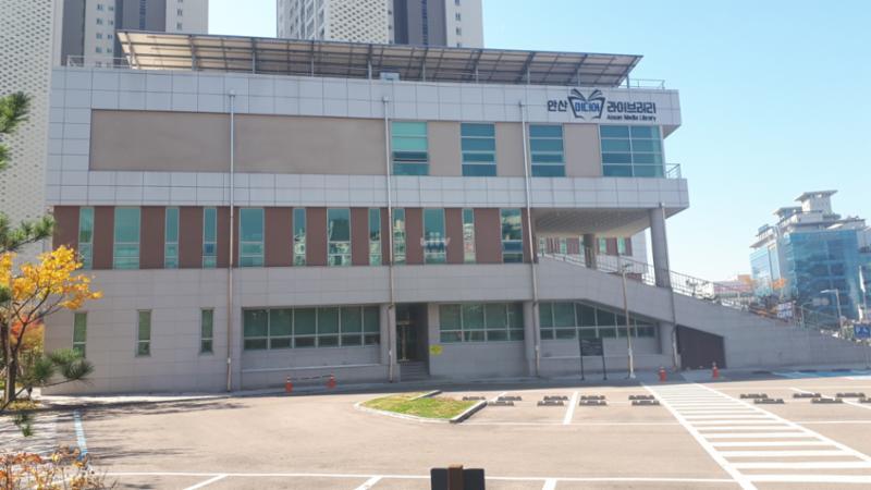 단지 인근에 위치한 안산미디어라이브러리 입니다