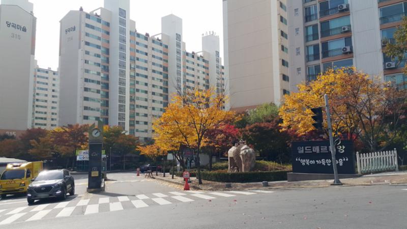당곡3단지월드메르디앙 단지 정문이에요