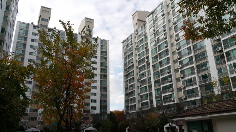 단지 주변으로 홈플러스 등 대형마트 및 생활 편의시설이 인접해 있어 주거 생활이 편리한 단지에요