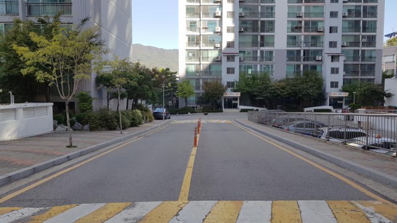 효성타운아파트의 단지 내 도로입니다