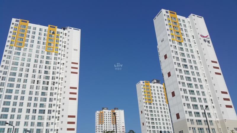 총 611세대, 7개 동으로 구성된 신원마을1단지우남퍼스트빌 앞으로 공릉천과 오금천이 흘러 쾌적한 자연환경을 누릴 수 있어요