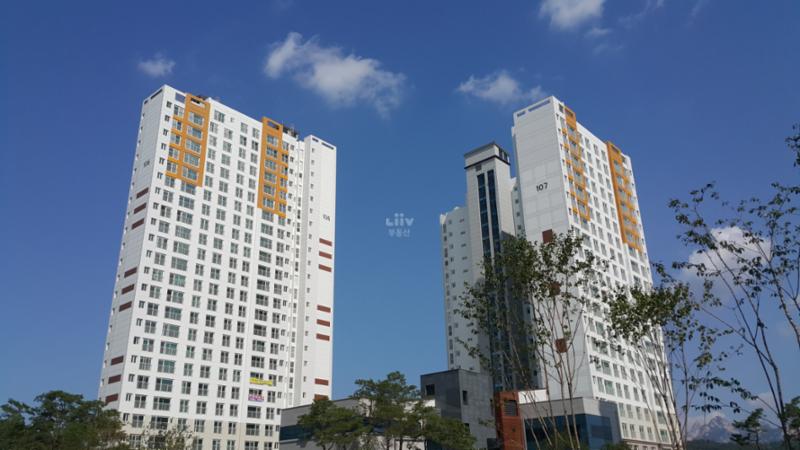 단지 주변으로 쾌적한 녹지공간 및 다양한 학군이 인접해 있어 생활 편의성이 높은 단지에요