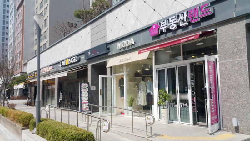 공덕파크자이 단지 내 상가 모습이에요