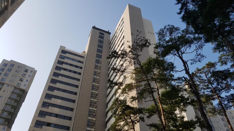 단지만의 특별한 외관 디자인으로 품격 있고 고급스러움이 느껴지는 단지 모습이에요