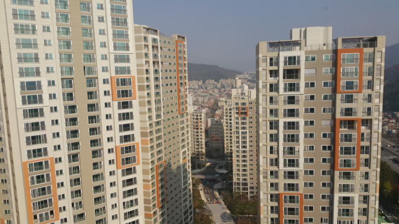 DMC파크뷰자이의 깔끔하고 세련된 전경 사진이에요