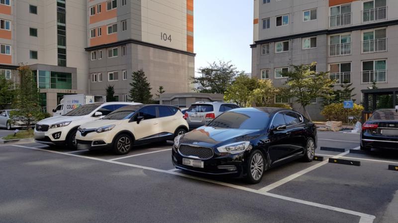총 954대를 주차할 수 있는 넉넉한 지상 주차공간이에요
